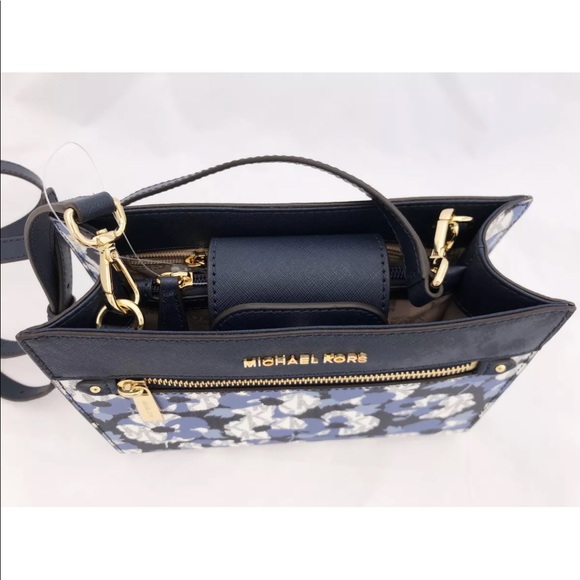 Gaby’sBags👜💕- Michael Kors Crossbody Navy Floral - Picture 7 of 8